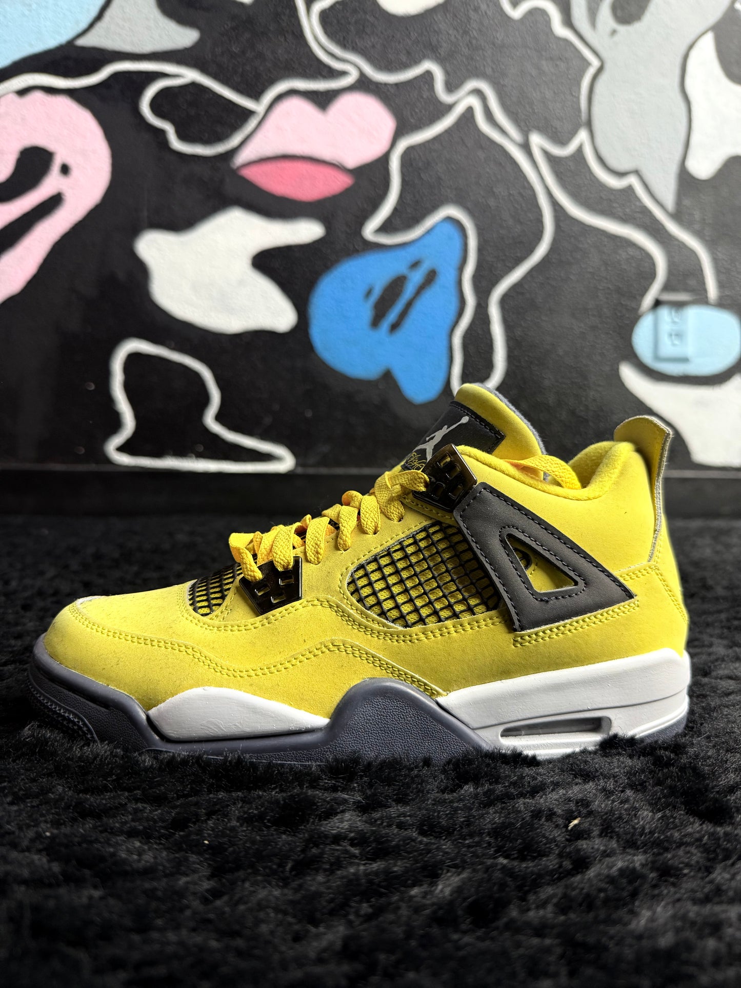 Jordan 4 Lightning